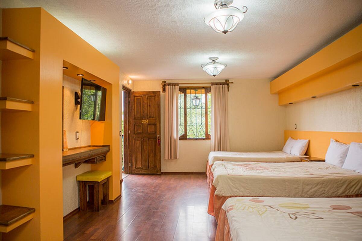 Habitación doble estándar | Wifi gratis, decoración personalizada y muebles diferentes 