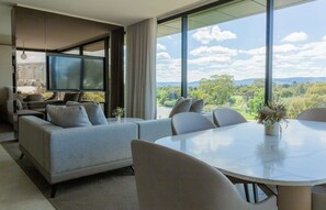 Minibar, in-room safe, laptop workspace, blackout curtains - Oval Hotel at Adelaide Oval (North Adelaide)