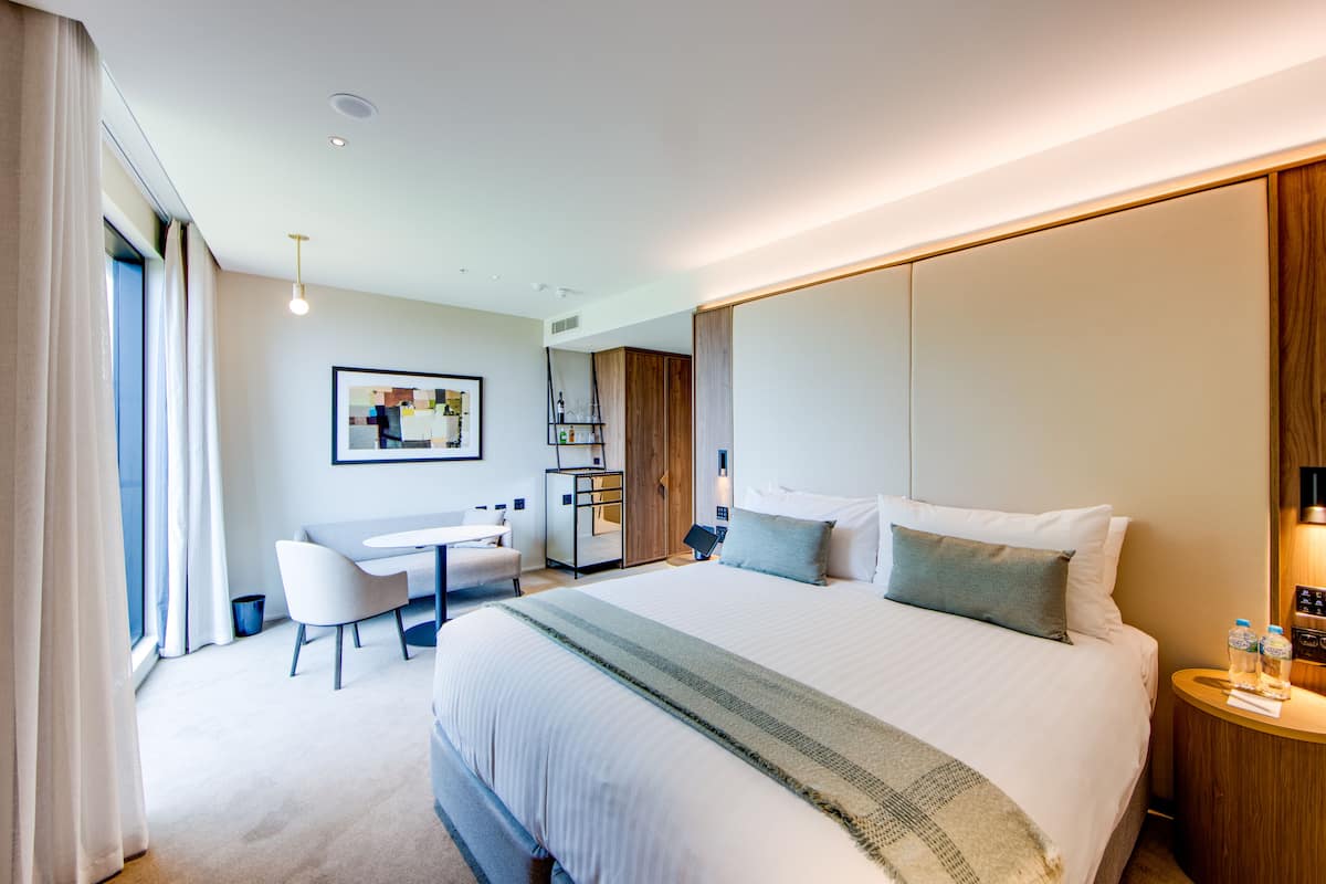 Minibar, coffre-fort, espace de travail pour ordinateurs portables