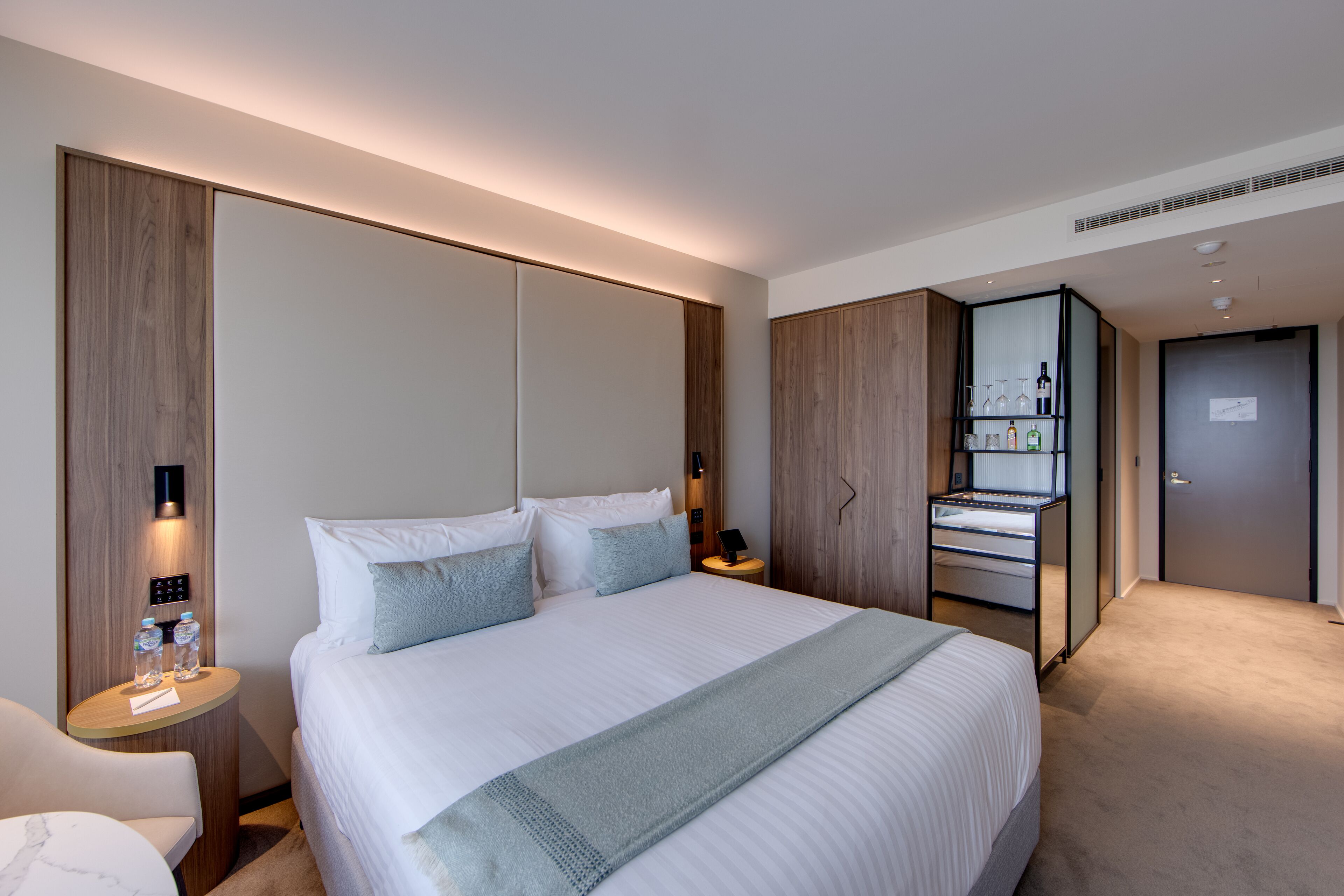 parkland king | 1 bedroom, minibar, in-room safe, laptop workspace