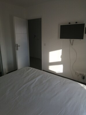 3 makuuhuonetta, silitysrauta/-lauta, Wi-Fi