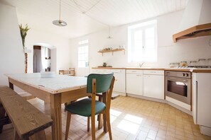 Fridge, microwave, oven, stovetop - Country vacations near the beach of Le Veillon and Des Sables in Vendée (Talmont-Saint-Hilaire)