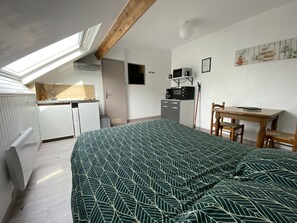 1 bedroom, iron/ironing board, free WiFi, bed sheets - (2) Bright studio near the beach of Malo (Dunkerque)