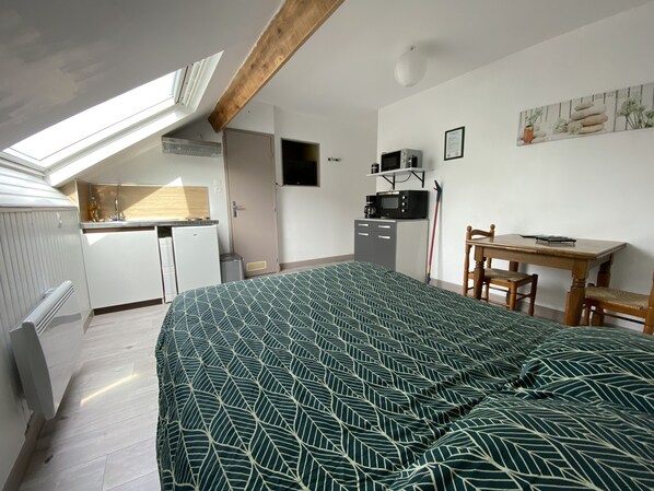 1 bedroom, iron/ironing board, free WiFi, bed sheets