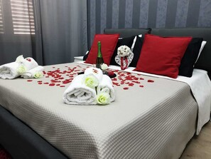 2 chambres, fer et planche à repasser, Wi-Fi gratuit, draps fournis
