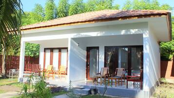 Quarto família, várias camas, vista para o jardim | 1 quarto, camas com colchões pillow-top, Wi-Fi de cortesia