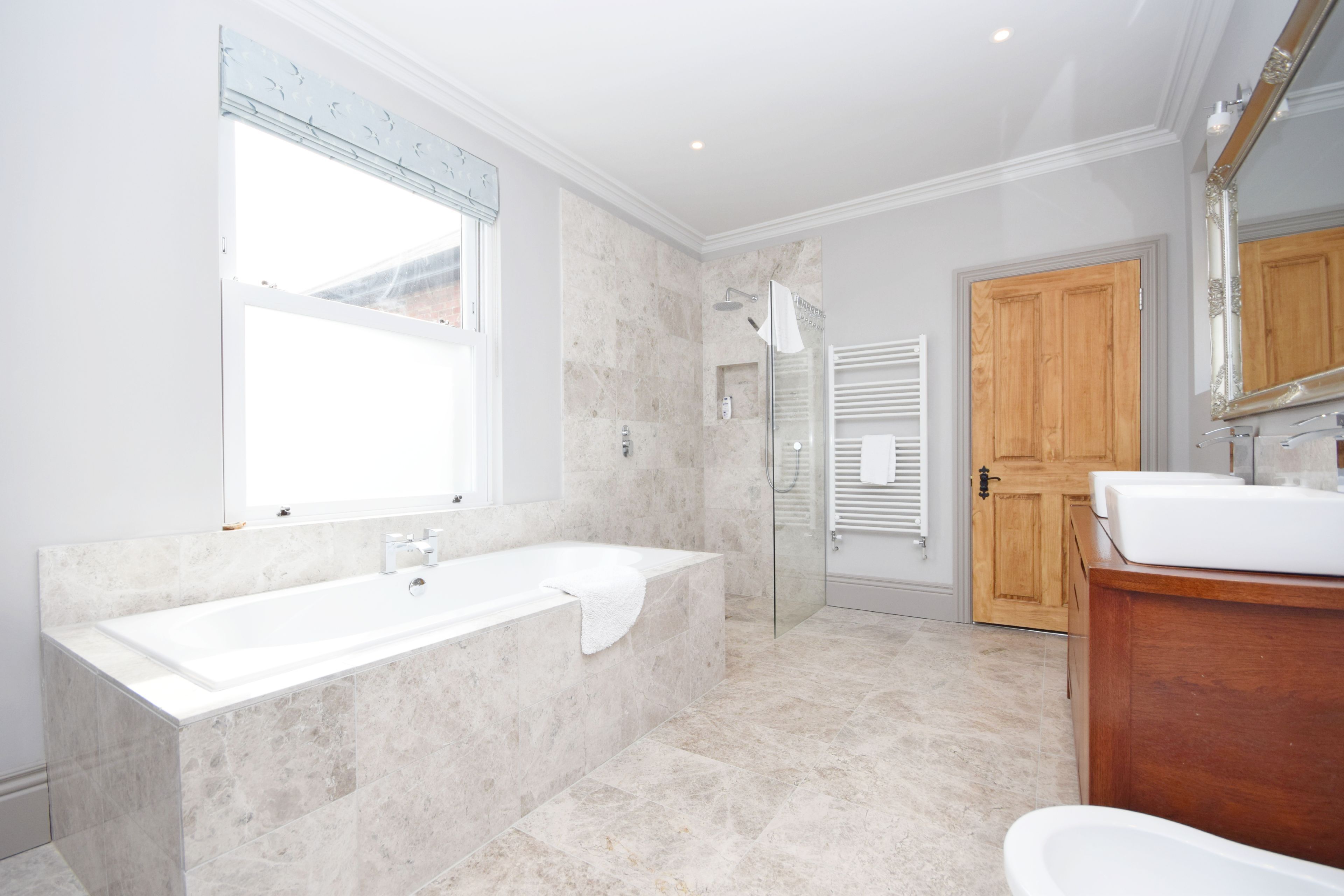 Combined shower/bathtub