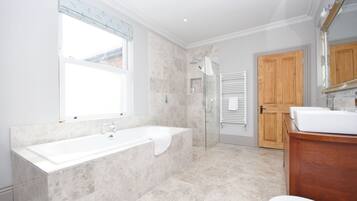 Combined shower/bathtub
