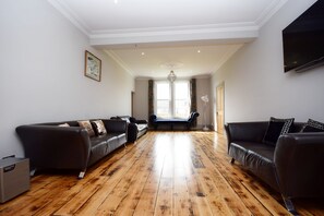 Smart TV - Devonia House, Southbourne Group Accommodation (Southbourne)