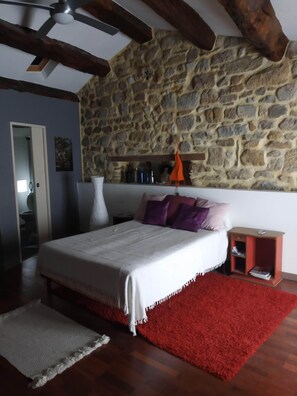 4 bedrooms, bed sheets