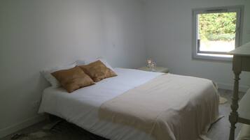 2 slaapkamers, een strijkplank/strijkijzer, gratis wifi, beddengoed