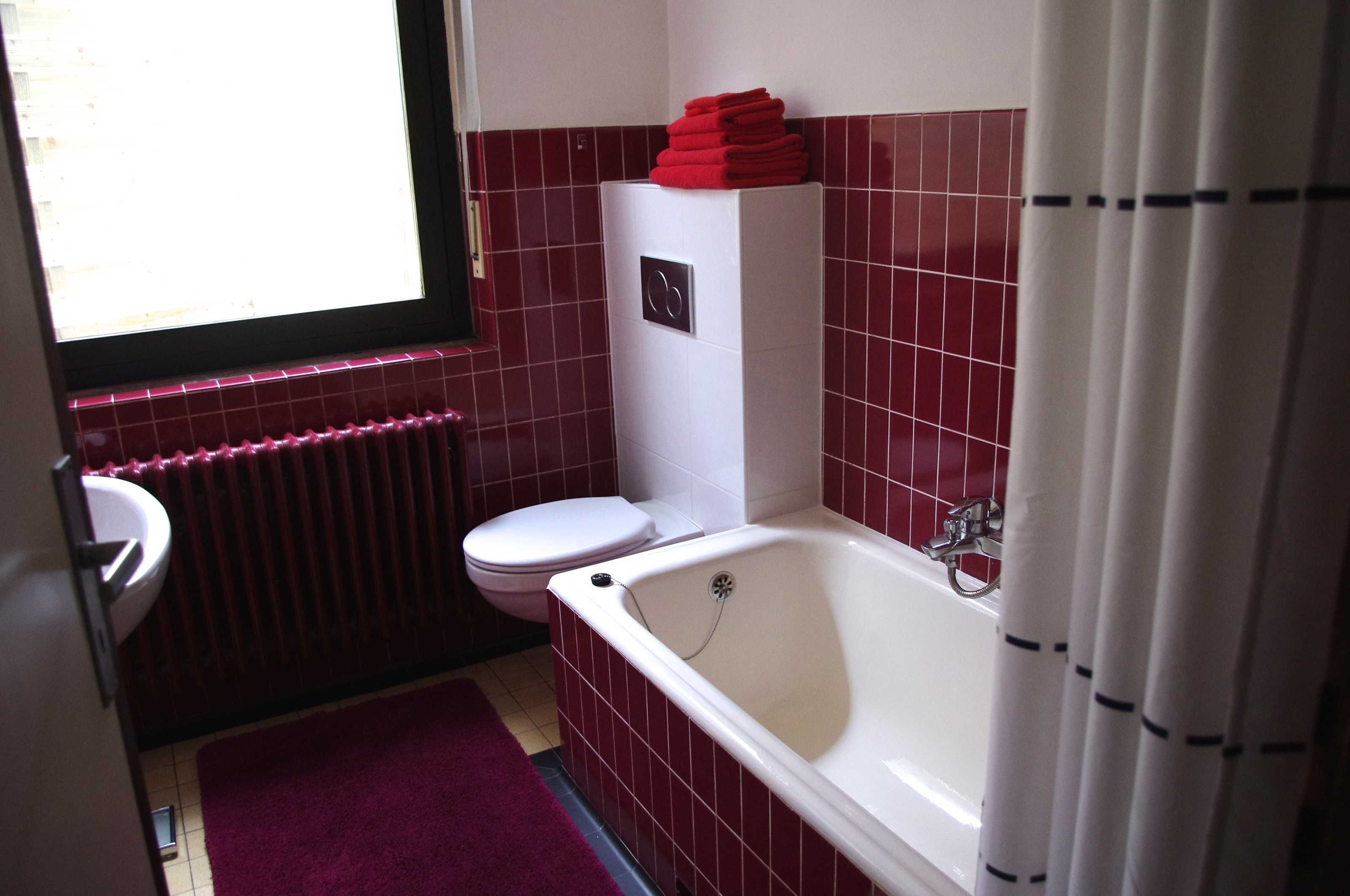 Douche, sèche-cheveux, serviettes fournies