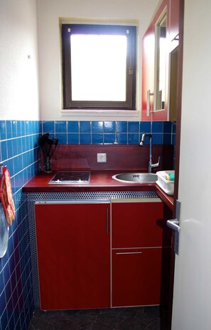 Fridge, microwave, oven
