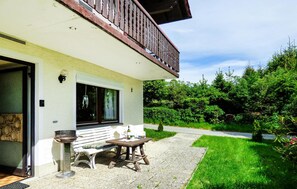 Outdoor dining - 1 bedroom beautiful apartment in Arrach (Arrach)