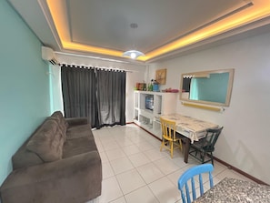 TV - 222, apartment in a gated community with a shared swimming pool. (Bombas)