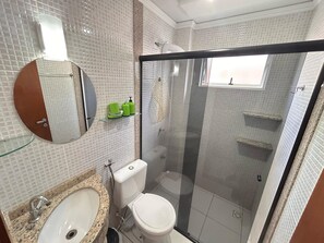 Shower, bidet - 222, apartment in a gated community with a shared swimming pool. (Bombas)