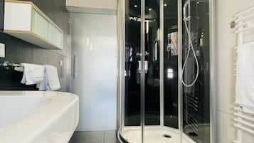 Superior Apartment | Bathroom | Separate bathtub and shower, hair dryer, towels, soap