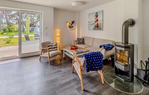 TV, fireplace - Gorgeous home in Zirchow/Usedom (Zirchow/Usedom)