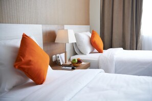 Escritorio, wifi gratis, ropa de cama