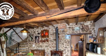 GĂźte charmant avec four Ă  pain, jardin, terrasse, jeux et poĂȘle Ă  bois, acceptant animaux