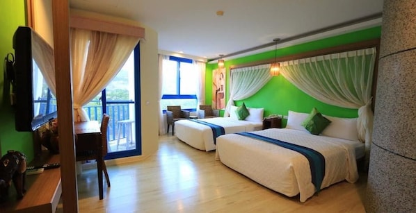 Quadruple Room | Desk, blackout drapes, rollaway beds, free WiFi - Golden Sea Inn (Hengchun)