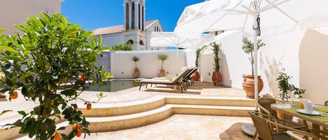 تناول الطعام بالخارج