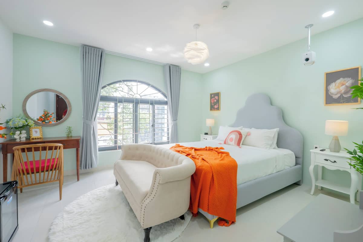 Quarto luxo | Roupas de cama antialérgicas, frigobar, individualmente decorados