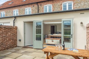 تناول الطعام بالخارج