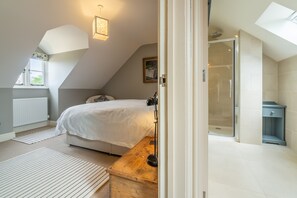 3 عدّة غرف نوم ومكواة/لوح كي وخدمة الإنترنت وملاءات أسرّة