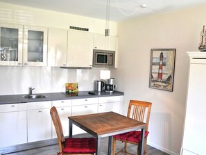 Kühlschrank, Mikrowelle, Geschirrspüler