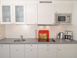 Kühlschrank, Mikrowelle, Geschirrspüler
