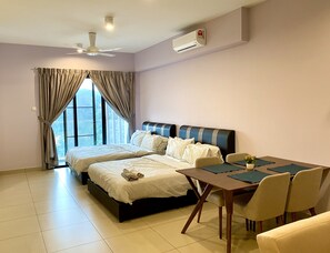 Studio (DW Home with Mountain View 30702) | Desk - DW Little Home at Midhills Genting (Genting Highlands)