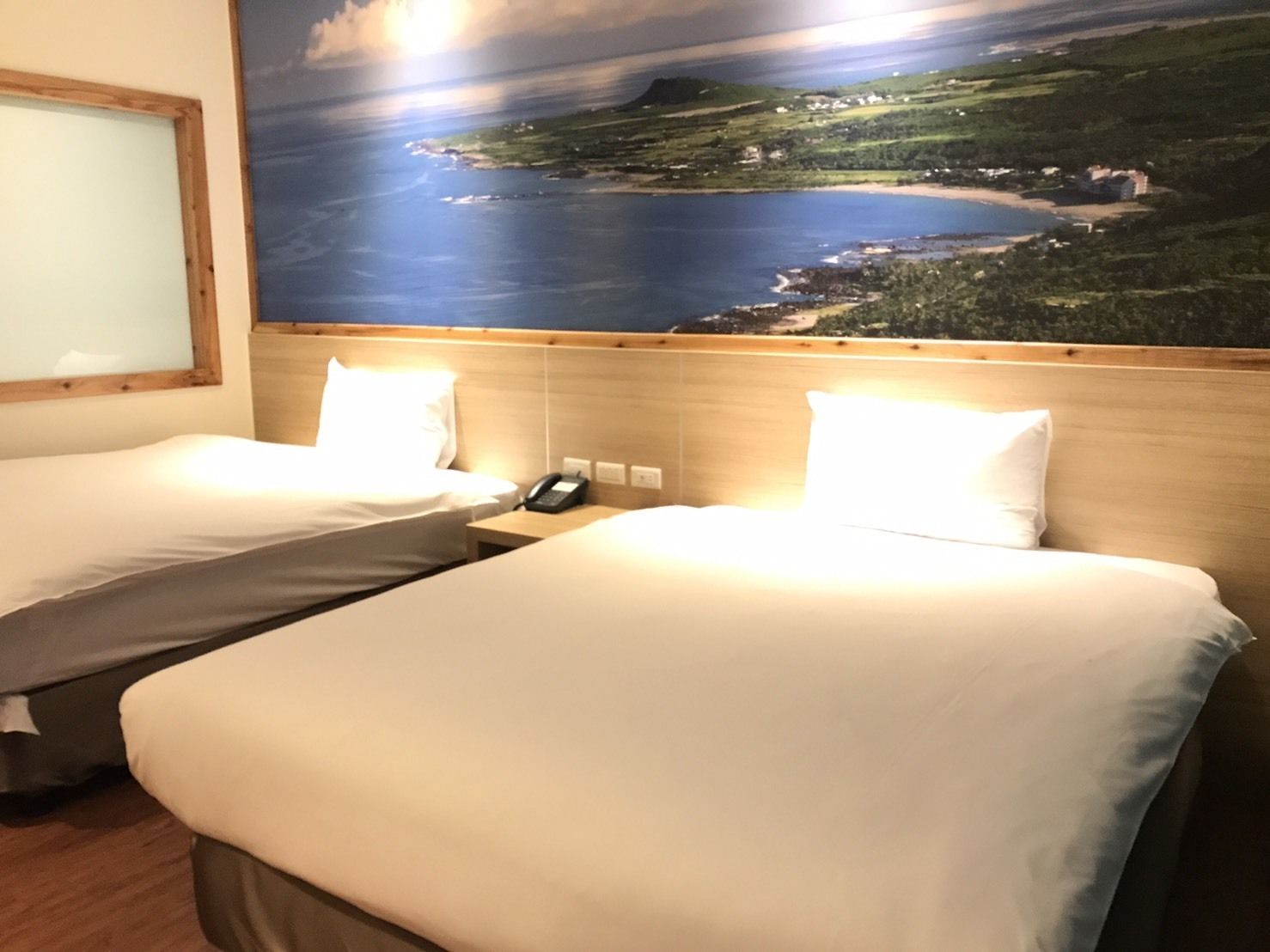 elite twin room | desk, soundproofing, free wifi, bed sheets