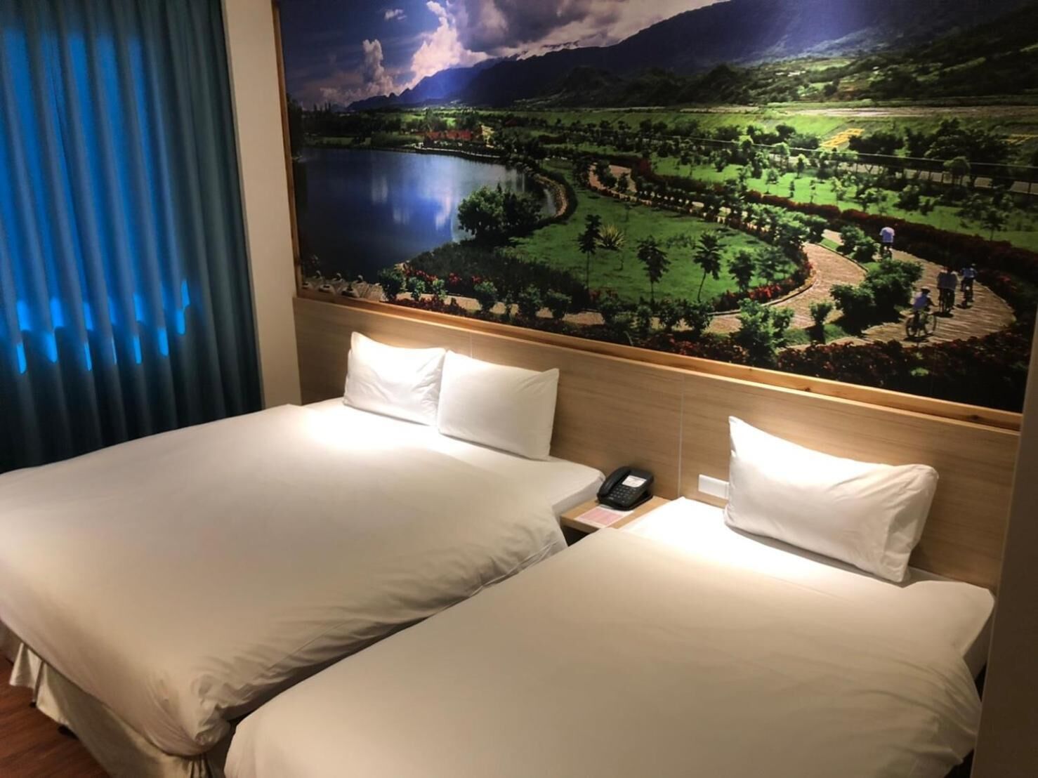 desk, soundproofing, free wifi, bed sheets