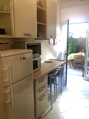 Fridge, microwave, oven, stovetop - Apartment 50m from the sea all service (Follonica)
