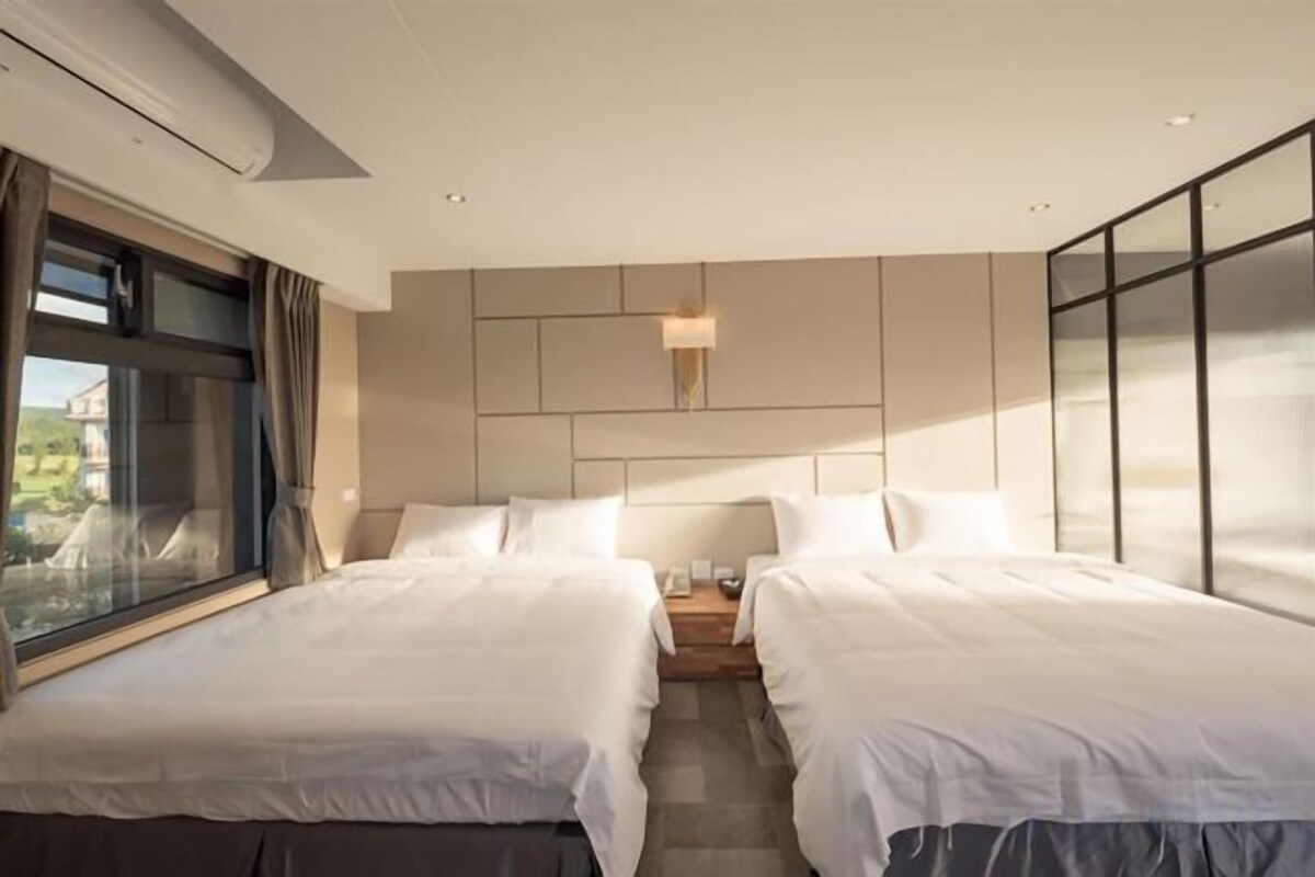 Escritorio, cortinas blackout, wifi gratis y ropa de cama 