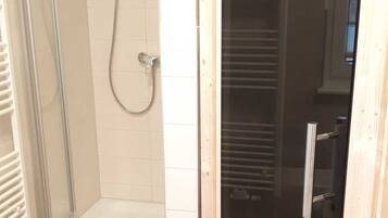 Douche, sèche-cheveux