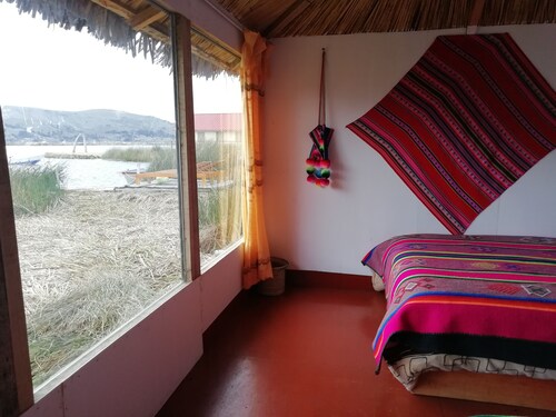 Uros & Titicaca Lodge