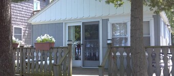 Waterfront 2 b.r. Bay View Cottage/sunsets/wineries/lighthouses/beaches/fishing