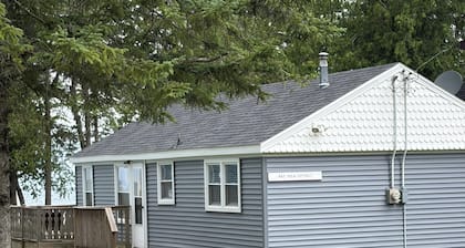 Waterfront 2 b.r. Bay View Cottage/sunsets/wineries/lighthouses/beaches/fishing