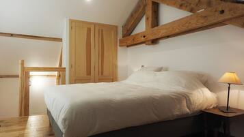 4 chambres, fer et planche à repasser, lit parapluie, Wi-Fi gratuit