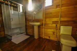 Luxury Tent | Bathroom | Shower, slippers, bidet, towels - Wild Glamping Knuckles (Rangala)