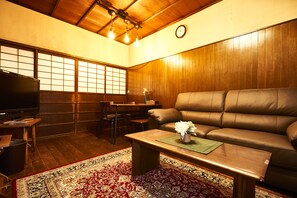 Private Vacation Home | Living area | Flat-screen TV