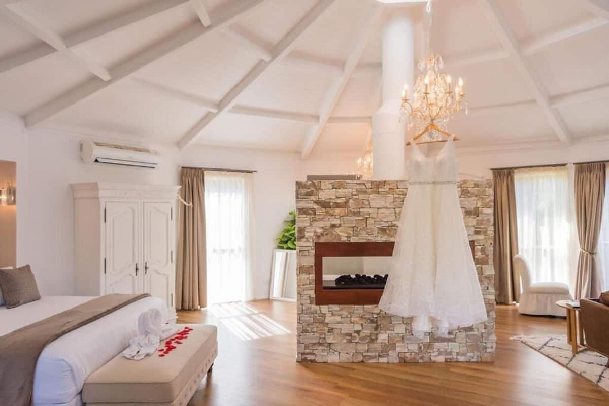 regal suite | individually furnished, bed sheets, wheelchair access