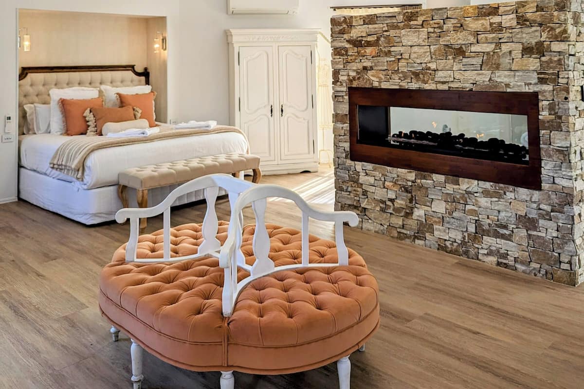 Regal Suite | 1 bedroom, individually furnished, bed sheets, wheelchair access