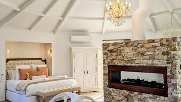 Regal Suite | 1 bedroom, individually furnished, bed sheets, wheelchair access