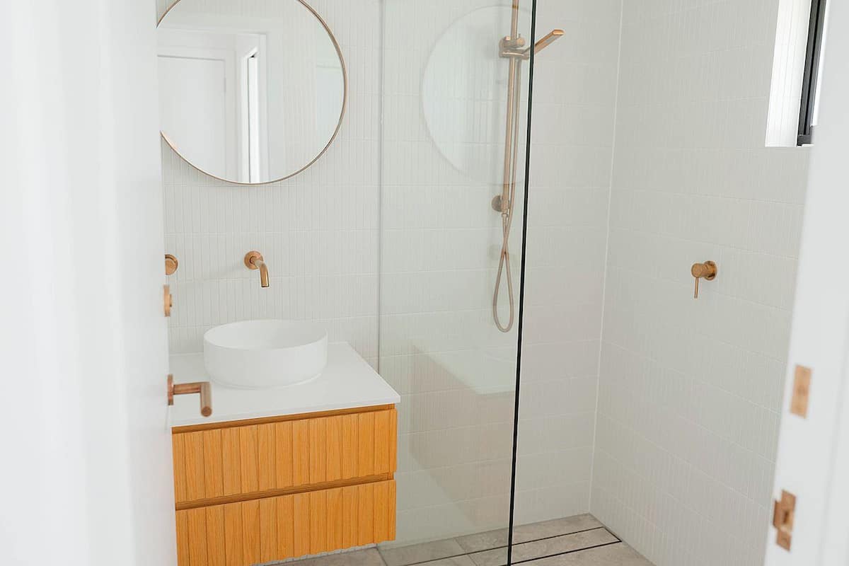 free toiletries, towels