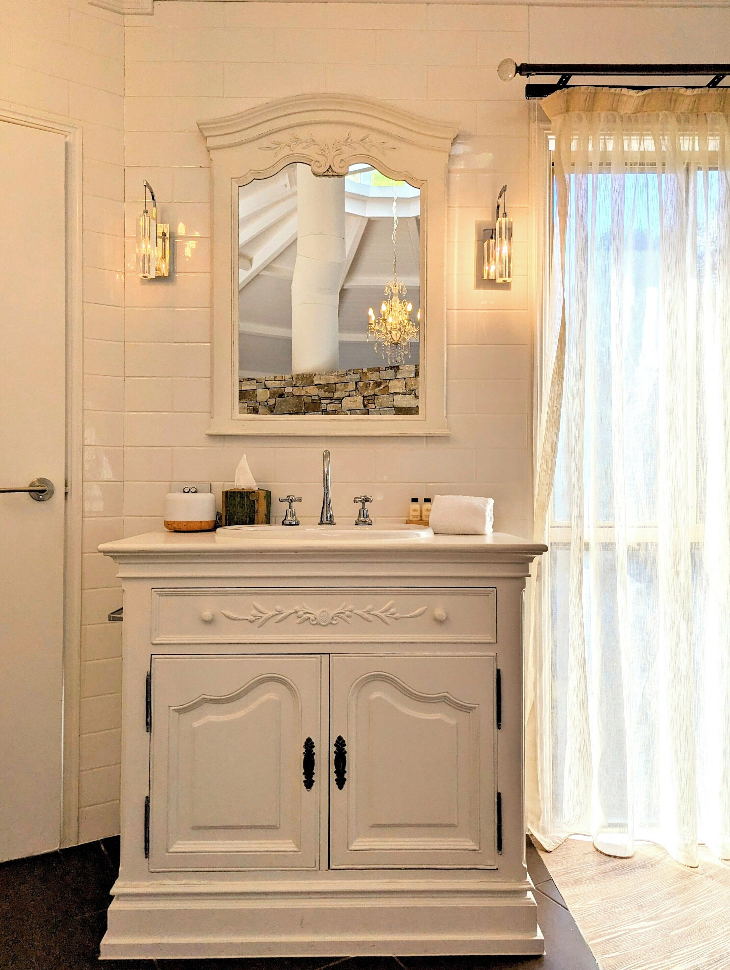 regal suite | bathroom | free toiletries, towels