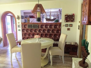 Dining - ideal for trips to Altenburger Land, to Leipzig and Gera (Starkenberg)