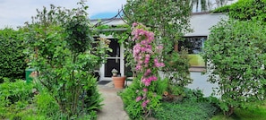 Property grounds - ideal for trips to Altenburger Land, to Leipzig and Gera (Starkenberg)